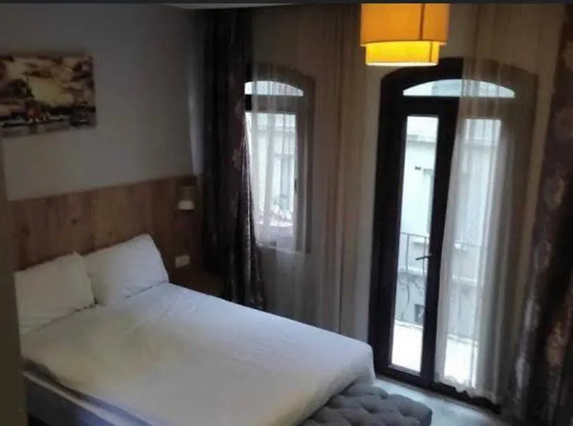 Zeus Apart Istanbul Apartment