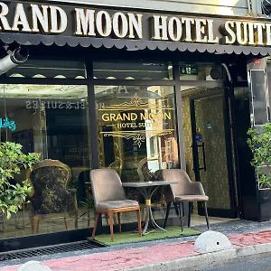 Grand Moon Apartahotel